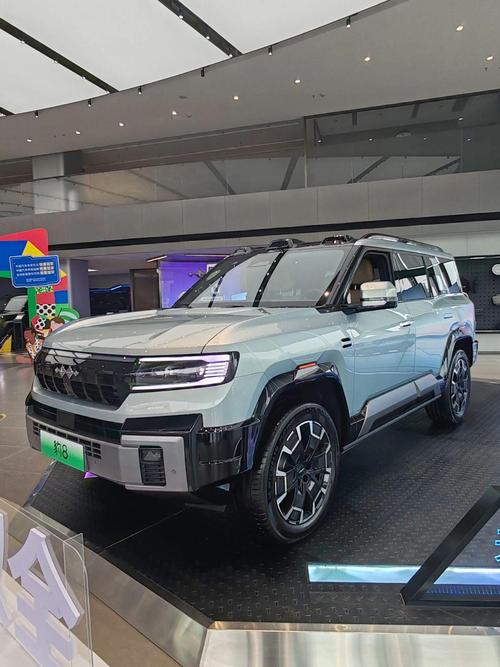 成都245比亚迪方程豹硬派越野的爆款，英菲尼迪35周年与你共成长